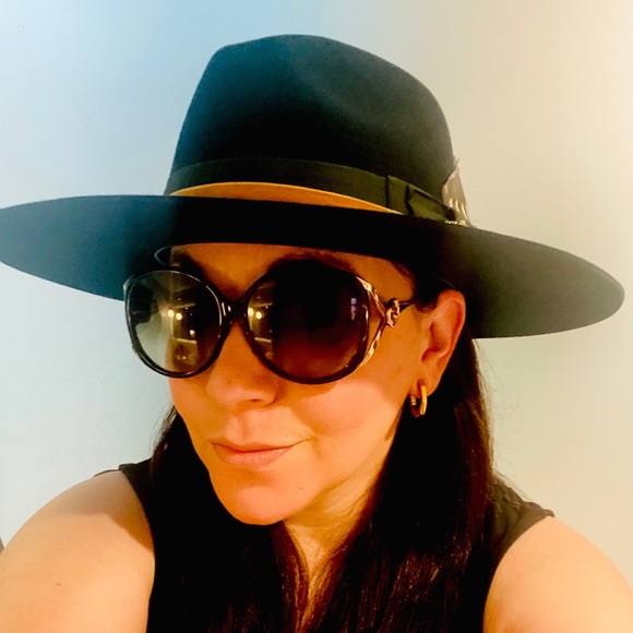 Meet your Posher, Yvyvonne - Picture 2 of 4